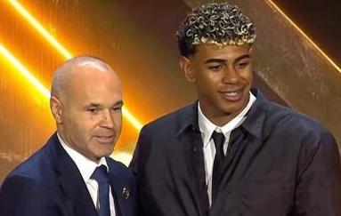 队史独一档！怀特生涯6次单场6三分+3帽，其他人合计3次