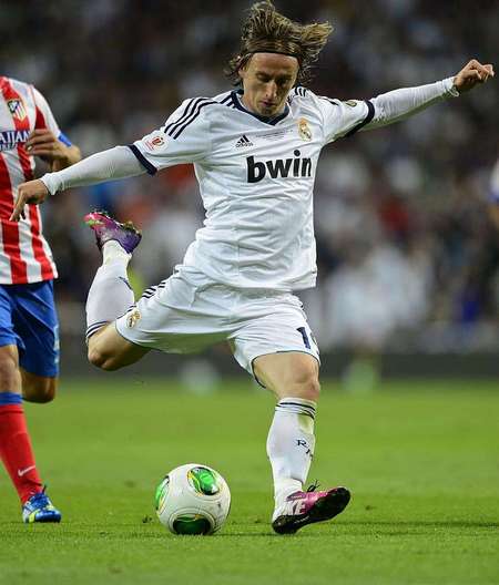 诺伊尔送礼+凯恩隐身！阿森纳3-1拜仁揭秘：欧冠5连胜靠的真是玄学？