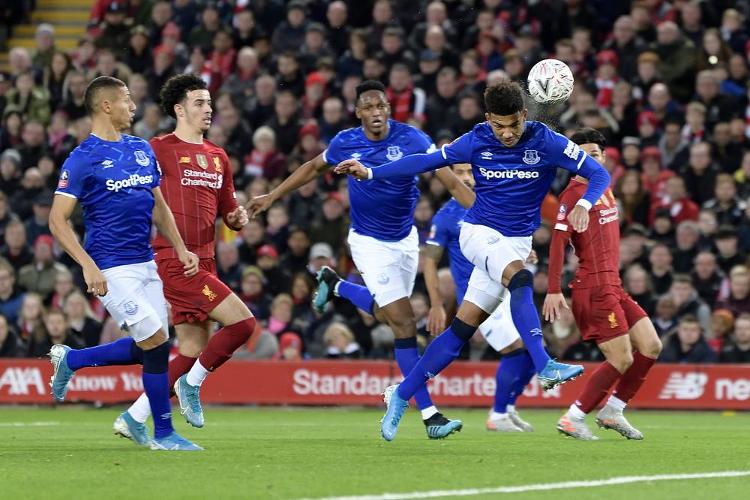 皇马本泽马关键时刻进球锁定胜利