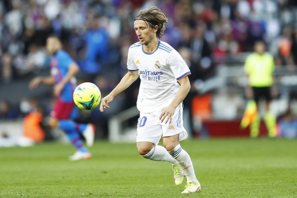 观战台：枪手苦战维拉+曼城遇黑马 梅西冲击生涯第47冠