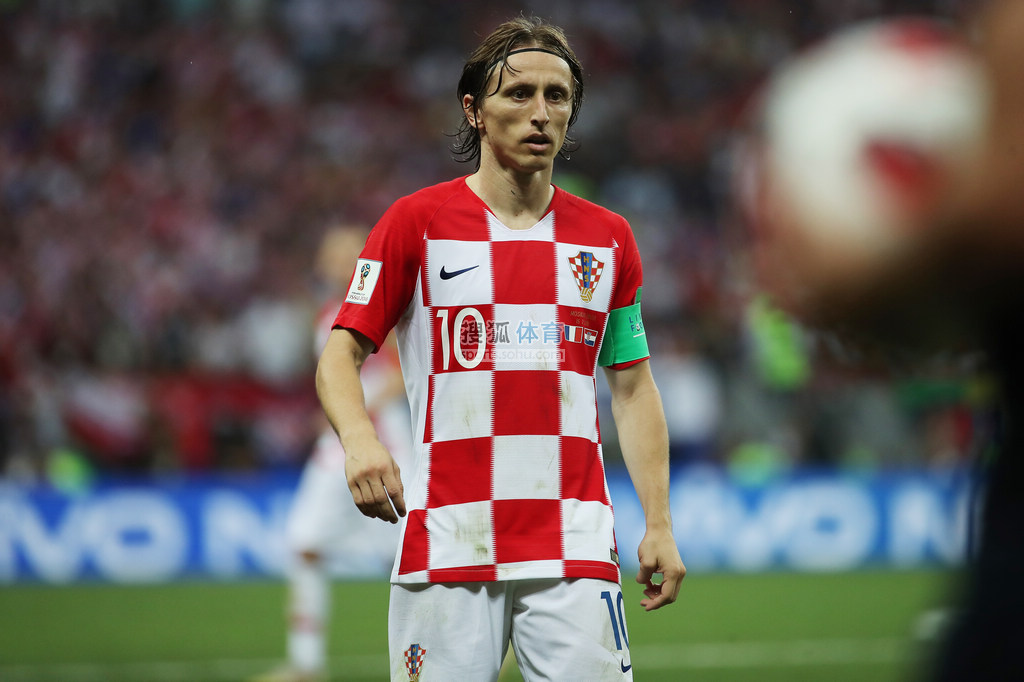 天空：抗议活动不断，苏超凯尔特人股东大会草草收场